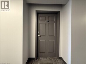 43 Waterford Dr in Guelph, ON - Building Photo - Building Photo