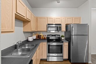 Stonepost Lakeside Apartment Homes in Olathe, KS - Building Photo - Building Photo