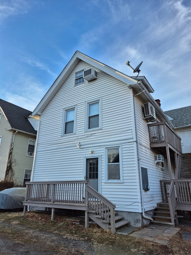 2979 Fairfield Ave, Unit 1 R