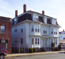 348 2nd St in Fall River, MA - Foto de edificio - Building Photo