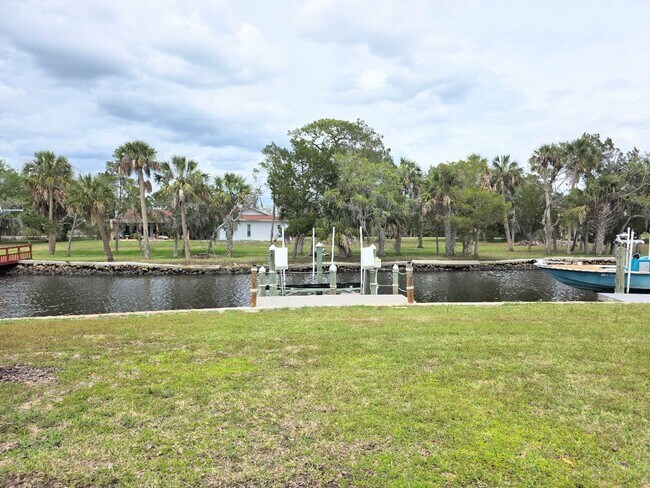 11580 W Kingfisher Ct in Crystal River, FL - Building Photo - Building Photo