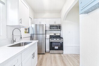 1643 Locust Ave in Long Beach, CA - Building Photo - Building Photo