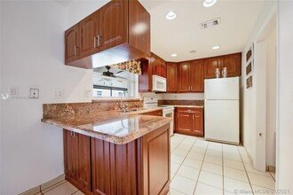 1227 SW 104th Ct-Unit -7-4A in Miami, FL - Foto de edificio - Building Photo