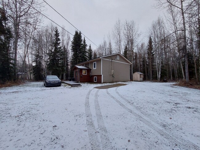 3590 Silverleaf Ave, Unit A in North Pole, AK - Foto de edificio - Building Photo