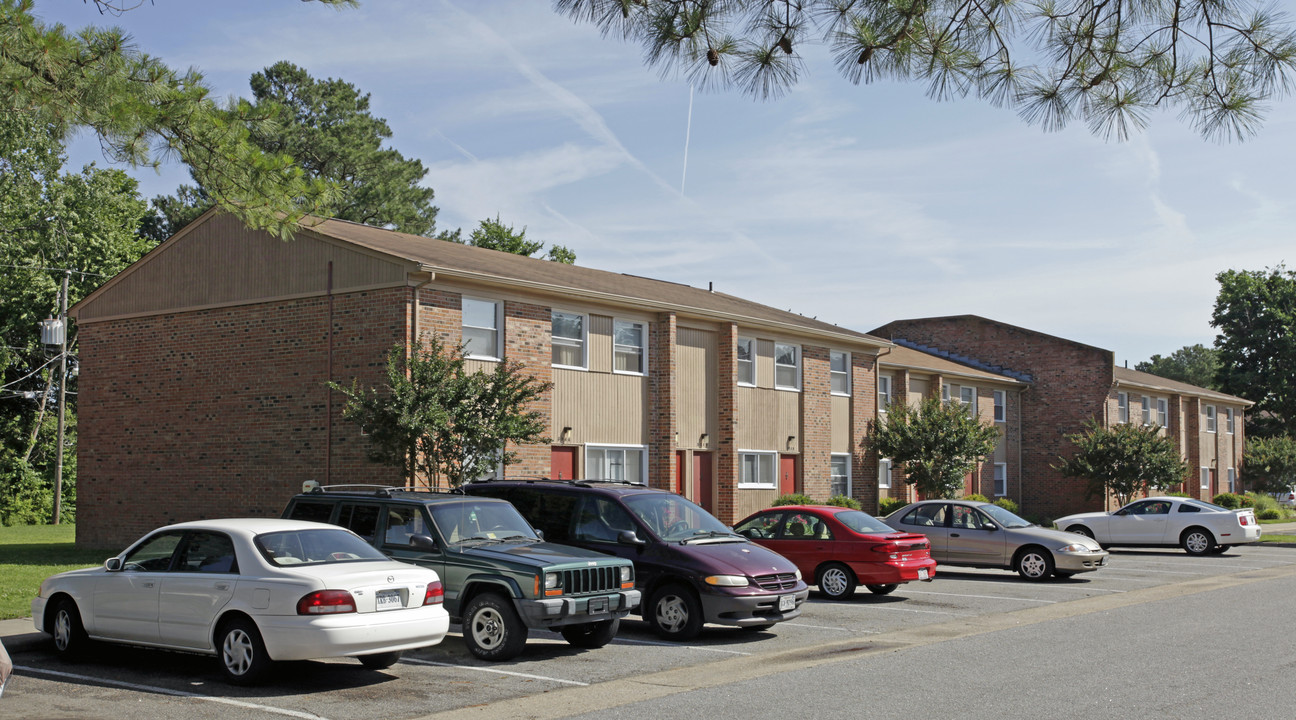 Kings Row Apartments in Virginia Beach, VA - Foto de edificio