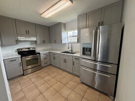 11049 Pendleton Ave in Englewood, FL - Building Photo