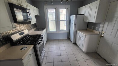 107 Smith St, Unit 2 in Poughkeepsie, NY - Building Photo - Building Photo