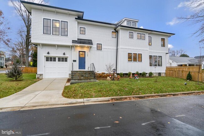 708 Fulton Ave in Falls Church, VA - Building Photo - Building Photo