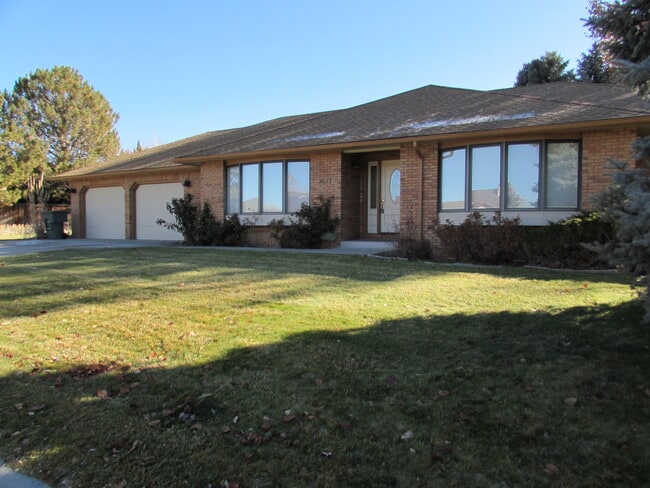 property at 2677 Cambridge Dr