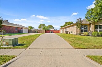 421 Ponderosa Trail in Murphy, TX - Building Photo - Building Photo