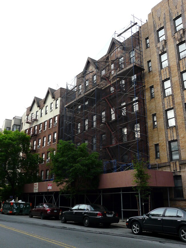 66 W Gun Hill Rd in Bronx, NY - Foto de edificio - Building Photo