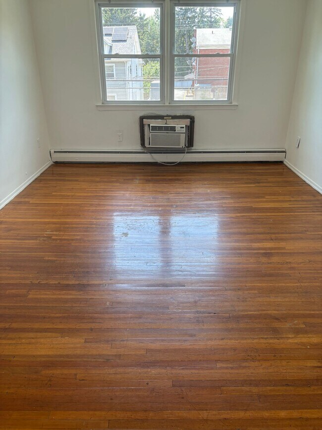 38 Stiles St, Unit E5 in Elizabeth, NJ - Building Photo - Building Photo