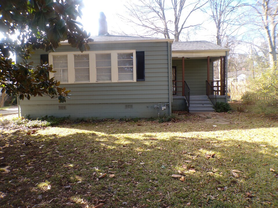 105 Hardy St in Midfield, AL - Building Photo