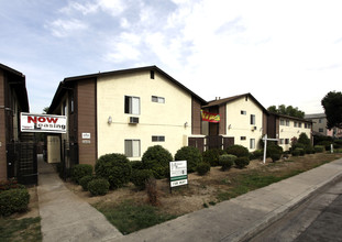 Imperial Terrace Apartments in San Diego, CA - Foto de edificio - Building Photo