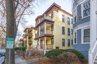 121 Browne St, Unit 1 in Brookline, MA - Building Photo - Building Photo