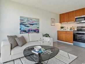2211 Ala Wai Blvd, Unit 1614 in Honolulu, HI - Building Photo - Building Photo
