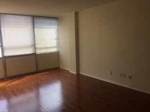 1800 Lavaca St-Unit -Apt 201 in Austin, TX - Building Photo - Building Photo