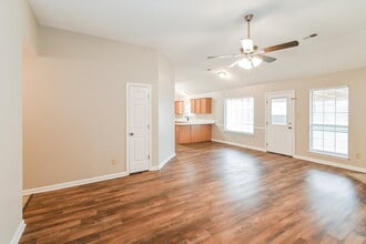 180 Garden View Dr in Oakland, TN - Foto de edificio - Building Photo