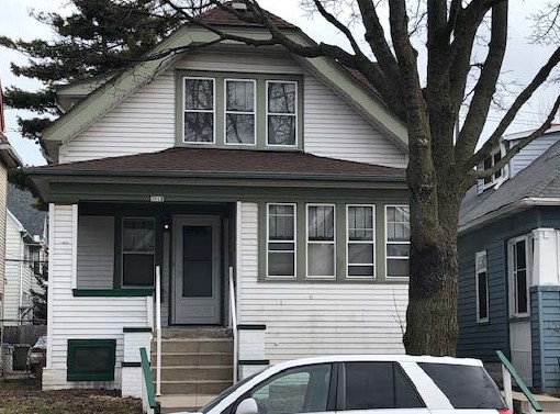 3018-3018A N Oakland Ave in Milwaukee, WI - Foto de edificio