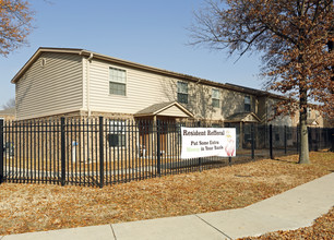 Barton Court Apartments in West Memphis, AR - Foto de edificio - Building Photo