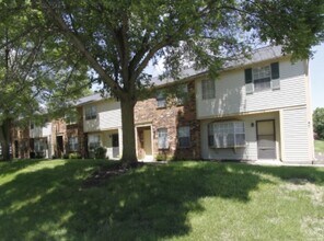 Wellington Commons Condominiums in Columbus, OH - Foto de edificio - Building Photo
