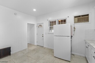 101 Dewey Ave in Totowa, NJ - Building Photo - Building Photo