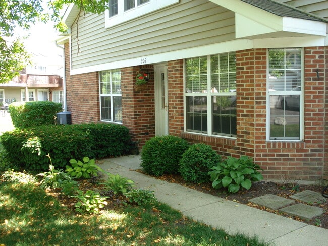property at 906 W Happfield Dr
