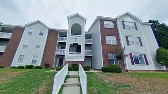 300 Waterdown Dr in Fayetteville, NC - Building Photo