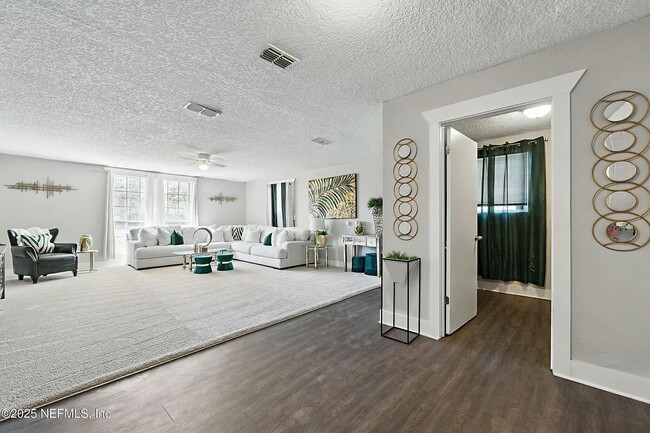 10605 Arnez Rd in Jacksonville, FL - Building Photo - Building Photo