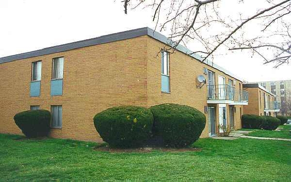 Brookview Commons Apartments in Cleveland, OH - Foto de edificio - Building Photo