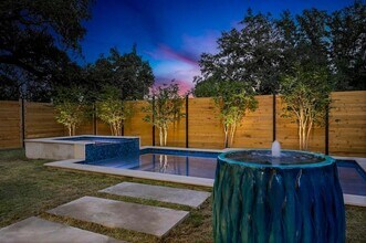 2423 S 5th St in Austin, TX - Building Photo - Building Photo