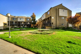 Highlander Park in Riverside, CA - Foto de edificio - Building Photo