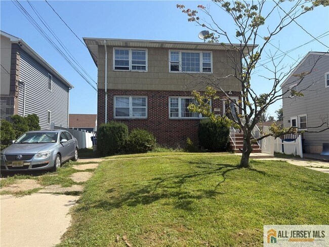 575 Allgair Ave in North Brunswick, NJ - Building Photo - Building Photo