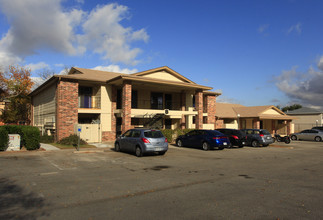 Meadows Condominiums in Austin, TX - Building Photo - Building Photo