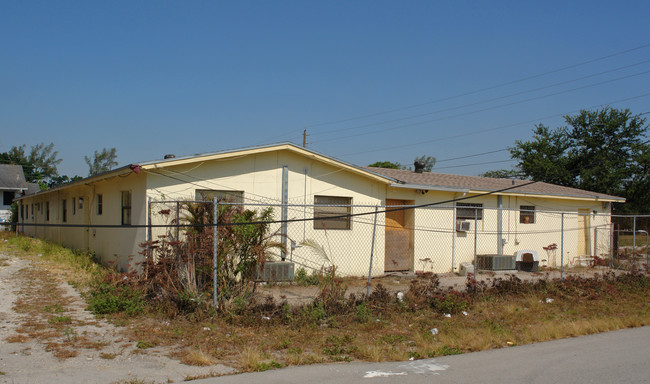 2008 NW 27th St in Fort Lauderdale, FL - Building Photo - Building Photo