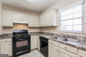 605 Oxford Crest Ct NW in Lawrenceville, GA - Foto de edificio - Building Photo