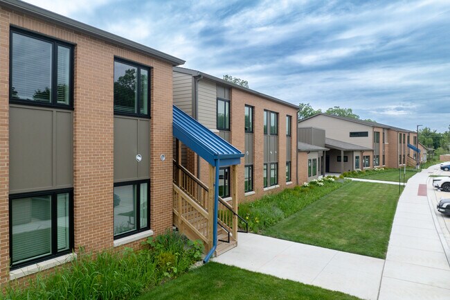 Zion Woods in Deerfield, IL - Building Photo - Primary Photo