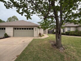 88 E Cydnee St in Fayetteville, AR - Building Photo