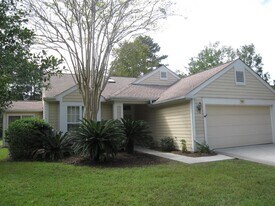 110 Commodore Dupont St in Bluffton, SC - Building Photo
