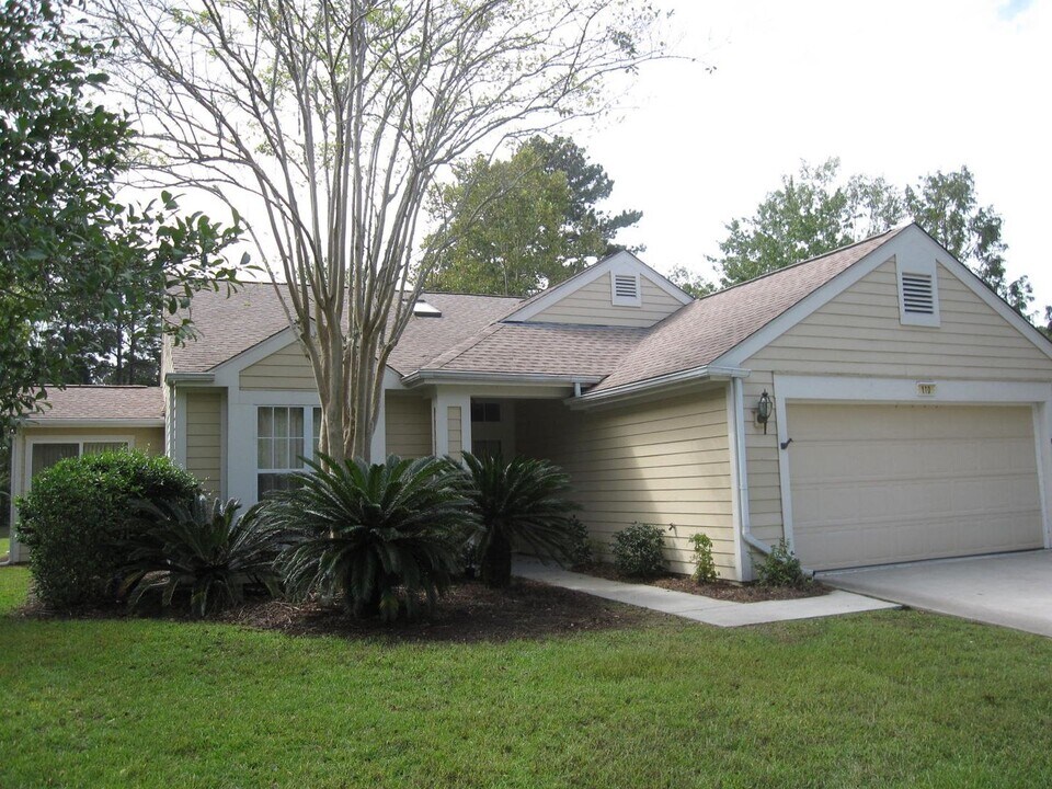 110 Commodore Dupont St in Bluffton, SC - Building Photo