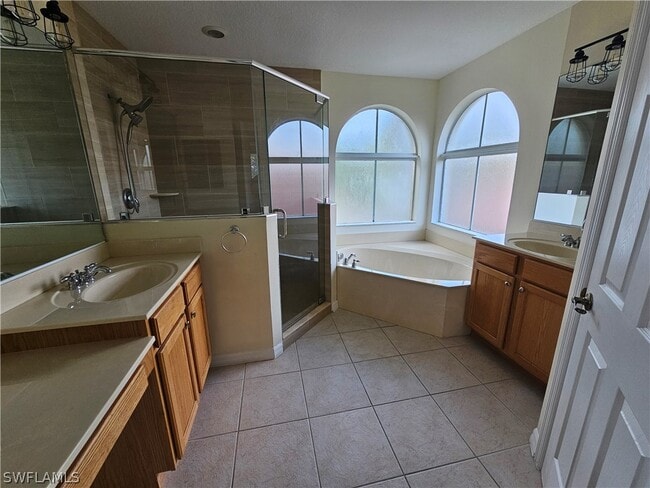 property at 2084 Par Dr