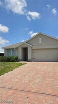 1437 NW 31st Pl in Cape Coral, FL - Building Photo