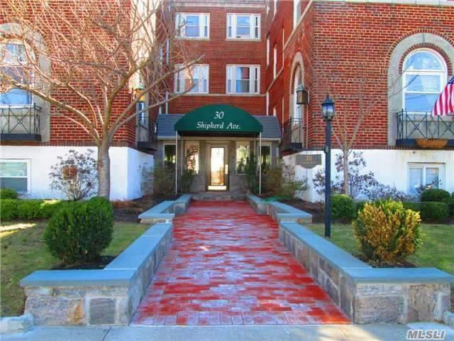 30 Shipherd Ave-Unit -6A in Lynbrook, NY - Foto de edificio