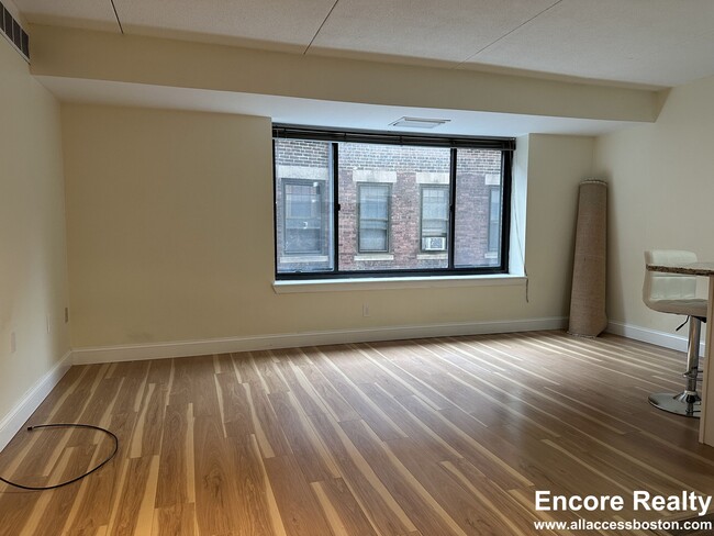 1243 Beacon St, Unit 3A in Brookline, MA - Building Photo - Building Photo