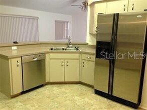 129 Winston Manor Cir in Seffner, FL - Foto de edificio - Building Photo