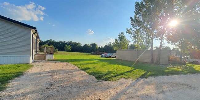 405 Battlebell Rd in Highlands, TX - Foto de edificio - Building Photo