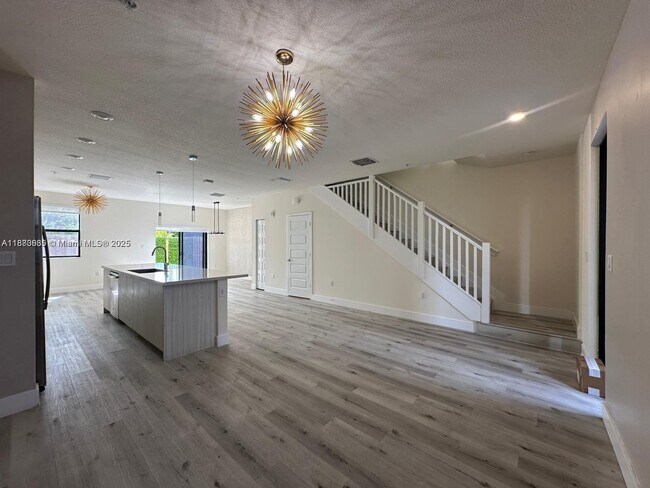 10413 NW 82nd St, Unit 9 in Doral, FL - Building Photo - Building Photo