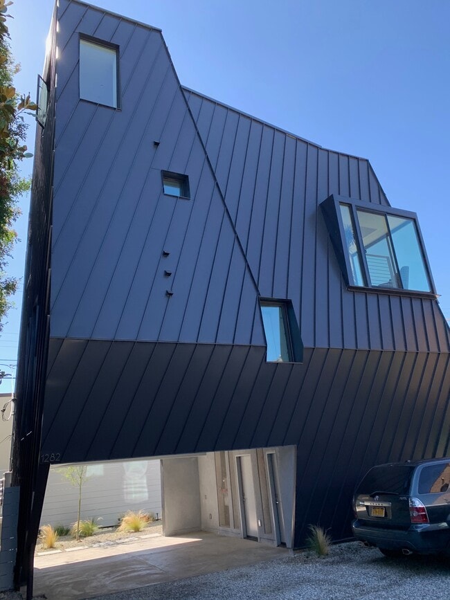 property at 1282 S Cloverdale Ave