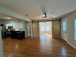 1710 Riverview St in Austin, TX - Building Photo - Building Photo