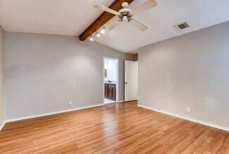 13702 Castle Grove Dr in San Antonio, TX - Foto de edificio - Building Photo